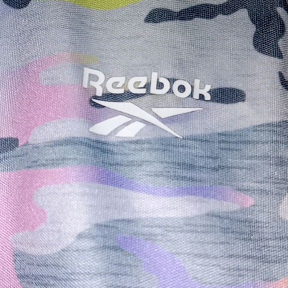 Reebok shirt - Picture 2 of 4